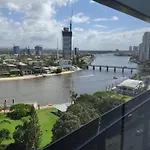 Circle On Cavill Riverview Apartment