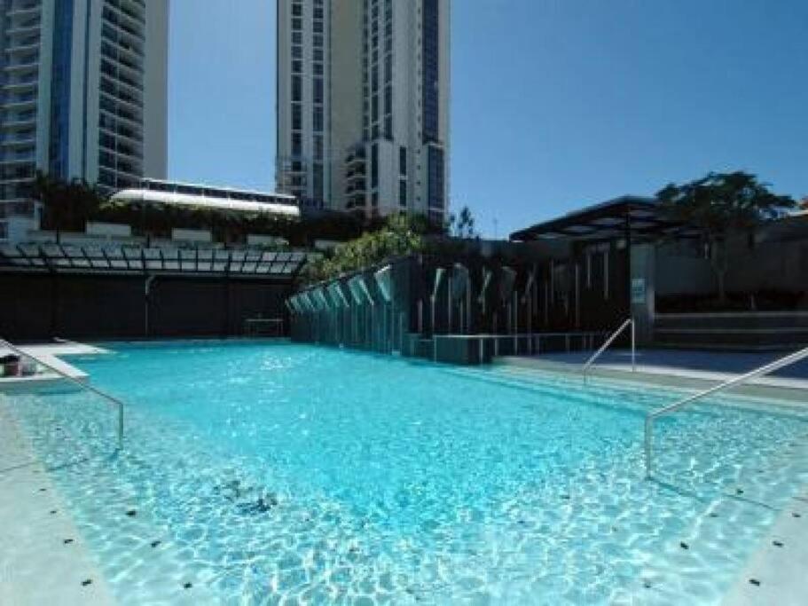 Circle On Cavill Riverview Apartment