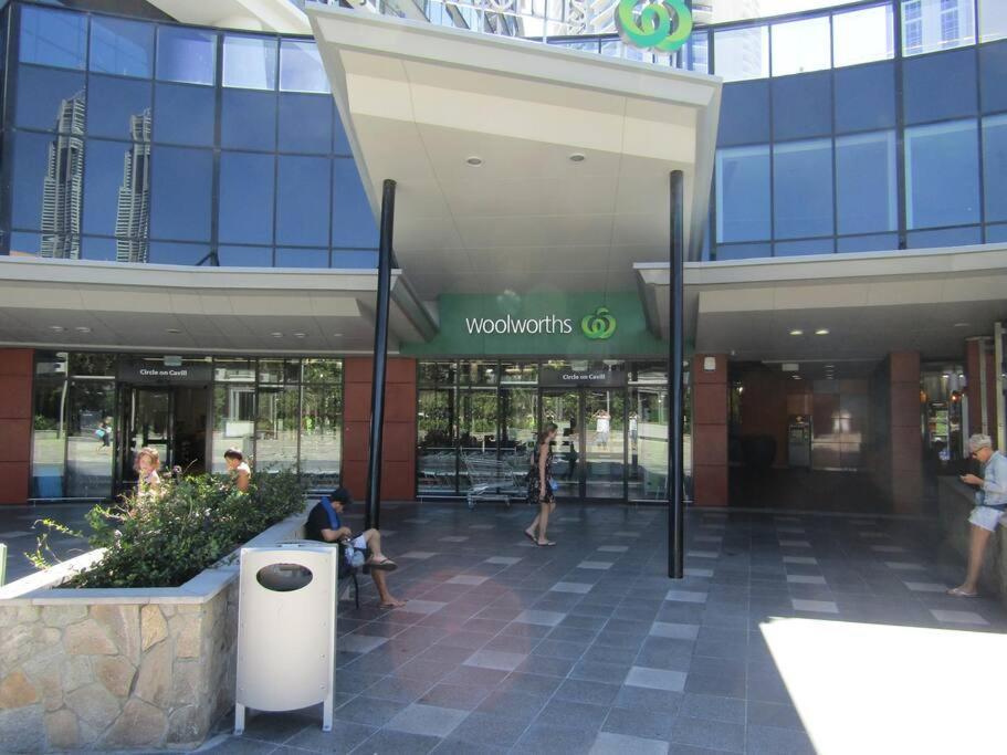 Circle On Cavill Riverview Apartment